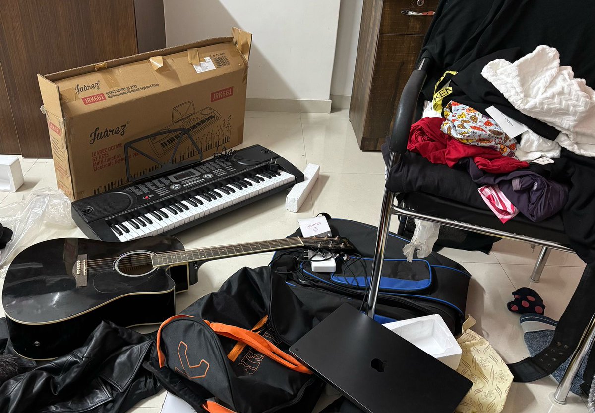 ShivaniSorte's tweet photo. They call it a mess.
I call it my L1 cache

Fastest access, zero latency, peak performance🔥🔥🔥🔥🔥 https://t.co/PIX3wuNQNP