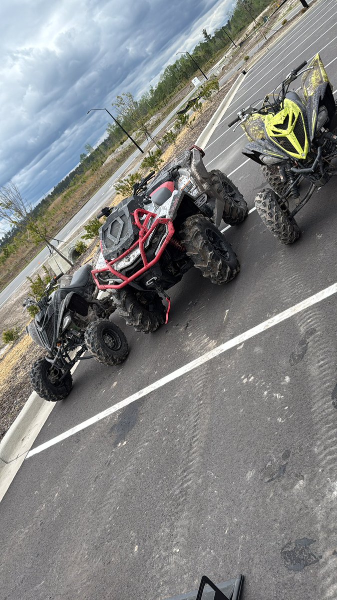 tonynew1515's tweet photo. Having fun and getting dirty is apart of life 
#bikelife #woods #life #raptor700 https://t.co/O9Qx0bEA3T