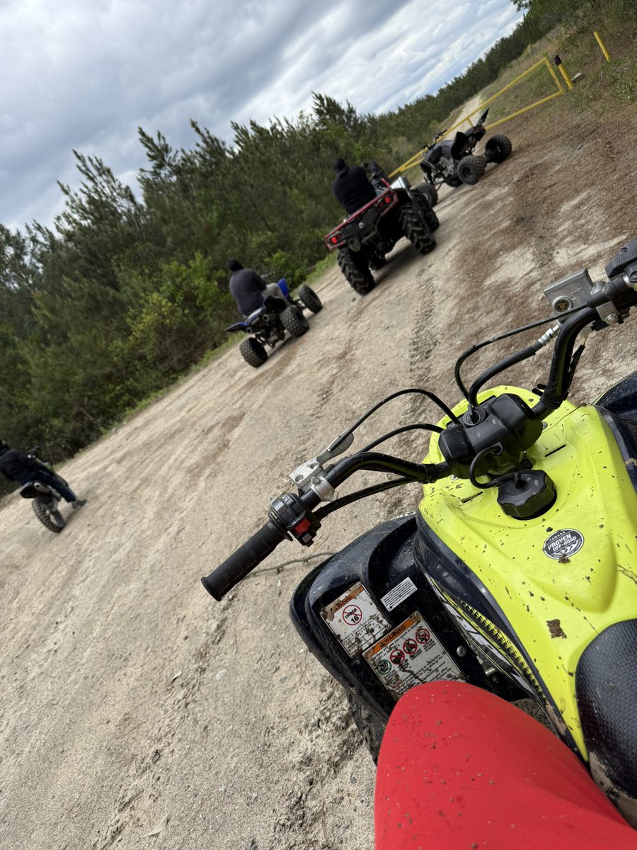 tonynew1515's tweet photo. Having fun and getting dirty is apart of life 
#bikelife #woods #life #raptor700 https://t.co/O9Qx0bEA3T