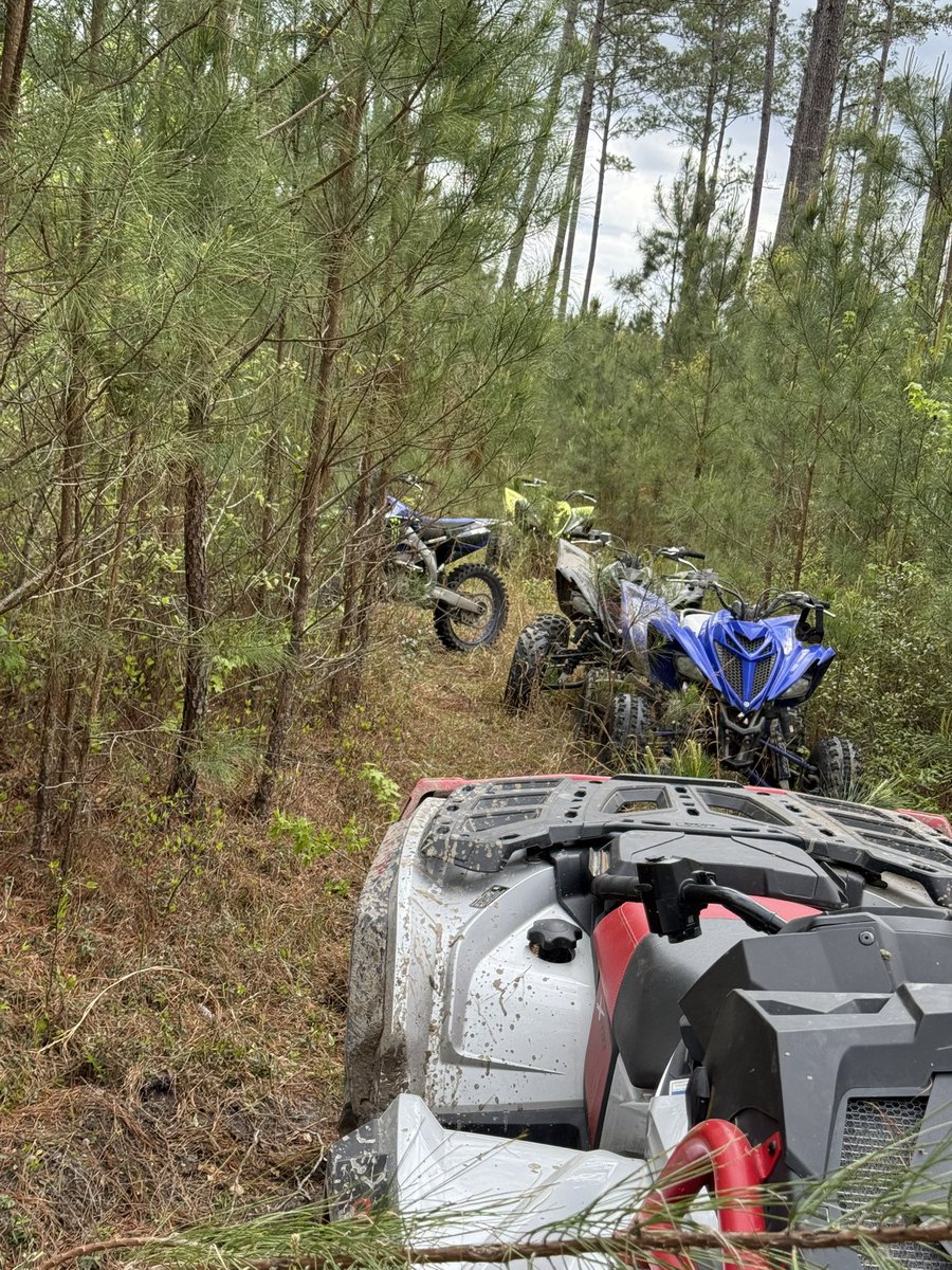 tonynew1515's tweet photo. Having fun and getting dirty is apart of life 
#bikelife #woods #life #raptor700 https://t.co/O9Qx0bEA3T