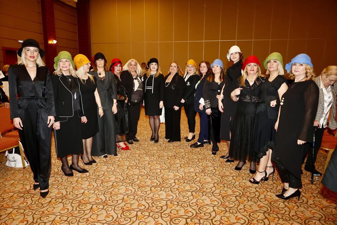 TAMEV ve KKTC Hizmet Dernekleri’nin işbirliğiyle gerçekleştirilen ve geliri TC’nde okuyacak 5 KKTC vatandaşı öğrencinin burs ihtiyacı için kullanılacak “Üreten kadınlar, güçlü yarınlar” sosyal sorumlululuk projesinde KECADA markamızın birbirinden şık sapkaları tanıtıldı