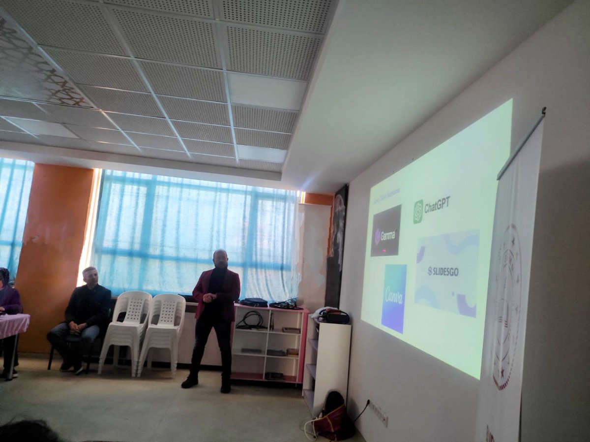 Merkez yöneticilerimiz Doç. Dr. Onur Sevli, Doç. Dr. Osman Erol ve Dr. Öğr. Üyesi Vesile Gül Başer tarafından Burdur il ve ilçelerinden görev yapan farklı branşlardaki 50 eğitimci ve yöneticilere yönelik olarak “Eğitimde Yapay Zeka Destekli Uygulamalar” eğitimi gerçekleştirildi.