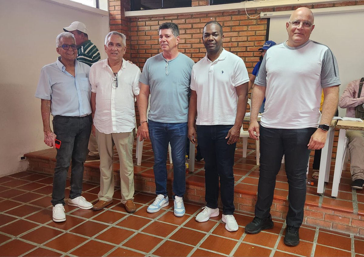 reporterillo's tweet photo. Atención ‼️ 
Elegido Órgano de Administración de la Federación Colombiana de Béisbol 
En el Complejo de Raquetas del Ider Cartagena se realizó la Asamblea Electiva  de la Federación Colombiana de Béisbol.
Ocho ligas y seis clubes profesionales escogieron el nuevo Comité Ejecutivo.
COMITÉ
Jimmy  Char, Edinson Rentería, Carlos Roque García, Simón Beleño y Alfredo Castellón, regirán los destinos del béisbol colombiano por los próximos cuatro años.