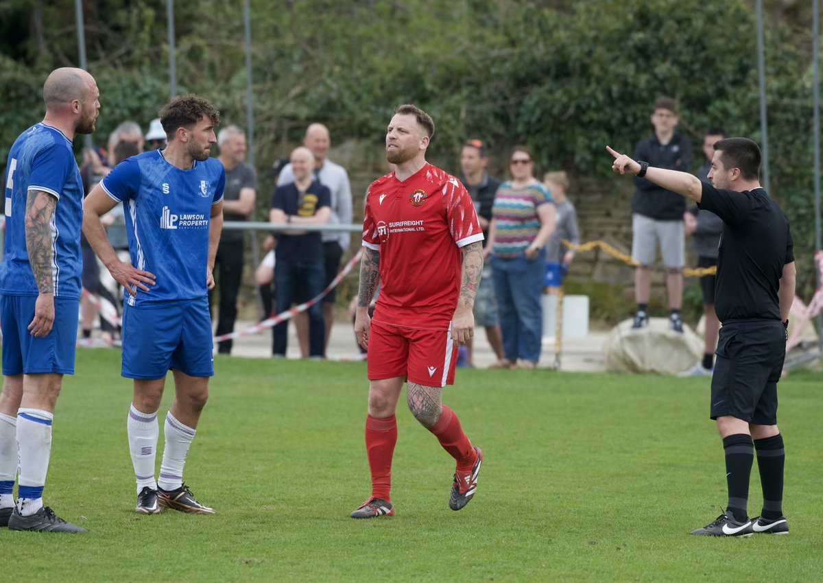 Ian (@ianthemaneman) on Twitter photo <a href="/Ianthemaneman/">Ian</a> <a href="/IanJones_16/">Ian Jones</a> <a href="/HallamFC1860/">Hallam FC (P)</a> <a href="/ThackleyAFC/">Thackley AFC</a>
Things got heated near the end of the match as tempers got frayed,the ref dished out quite a few cards.
Always likely in such a high pressure match. <a href="/Ianthemaneman/">Ian</a> <a href="/IanJones_16/">Ian Jones</a> <a href="/HallamFC1860/">Hallam FC (P)</a> <a href="/ThackleyAFC/">Thackley AFC</a>
Things got heated near the end of the match as tempers got frayed,the ref dished out quite a few cards.
Always likely in such a high pressure match.