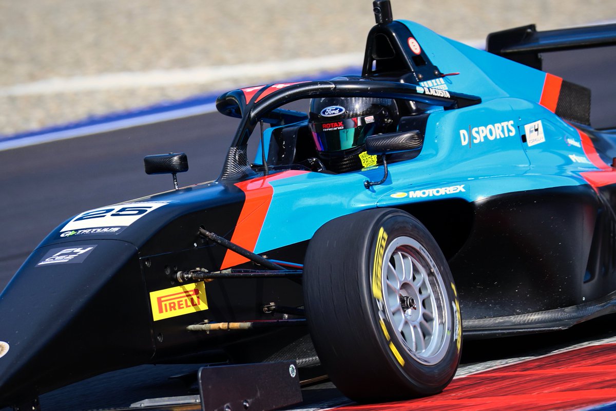 bautiacostaOK's tweet photo. 🏁 Primera carrera, primeros puntos 💪🏼
Gracias @JenzerF3_F4 💙🤍
Mañana vamos por más.
-
🏁 First race, first points 💪🏼
Thank you for the amazing job @JenzerF3_F4 💙🤍
Tomorrow we go for more.
📸 @_DMS16
#F4 #F4CEZ #Formula4 #BA25 #RedBullRing @dsports_py https://t.co/QN0HoIFaIJ