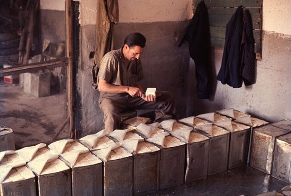 Yıl, 1964...
Saat Kulesi'nin, nâm-ı diğer Makedon Kulesi'nin "Bir Edirne simgesi" olarak kartpostalları süslediği günlerin yarım asır sonrasına uzanıyoruz... 
Bu kez, Michael Tal'ın objektifine takılan, bir başka Edirne yadigârı oluyor...

Beit Hatfutsot koleksiyonundan...