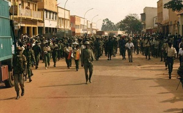 tomcloseOG's tweet photo. Inkotanyi mwarakoze. Mwaritanze muhagarika jenoside yakorewe abatutsi mu 1994. Uyu munsi dufite igihugu cyasubije abanyarwanda ubunyarwanda, igihugu gituma duha abacu agaciro bambuwe n'ababishe babaziza uko baremwe, tukaba tubibuka muri ibi bihe. Urumuri mwacanye ntiruzazima. https://t.co/nfDn9ZuC2T