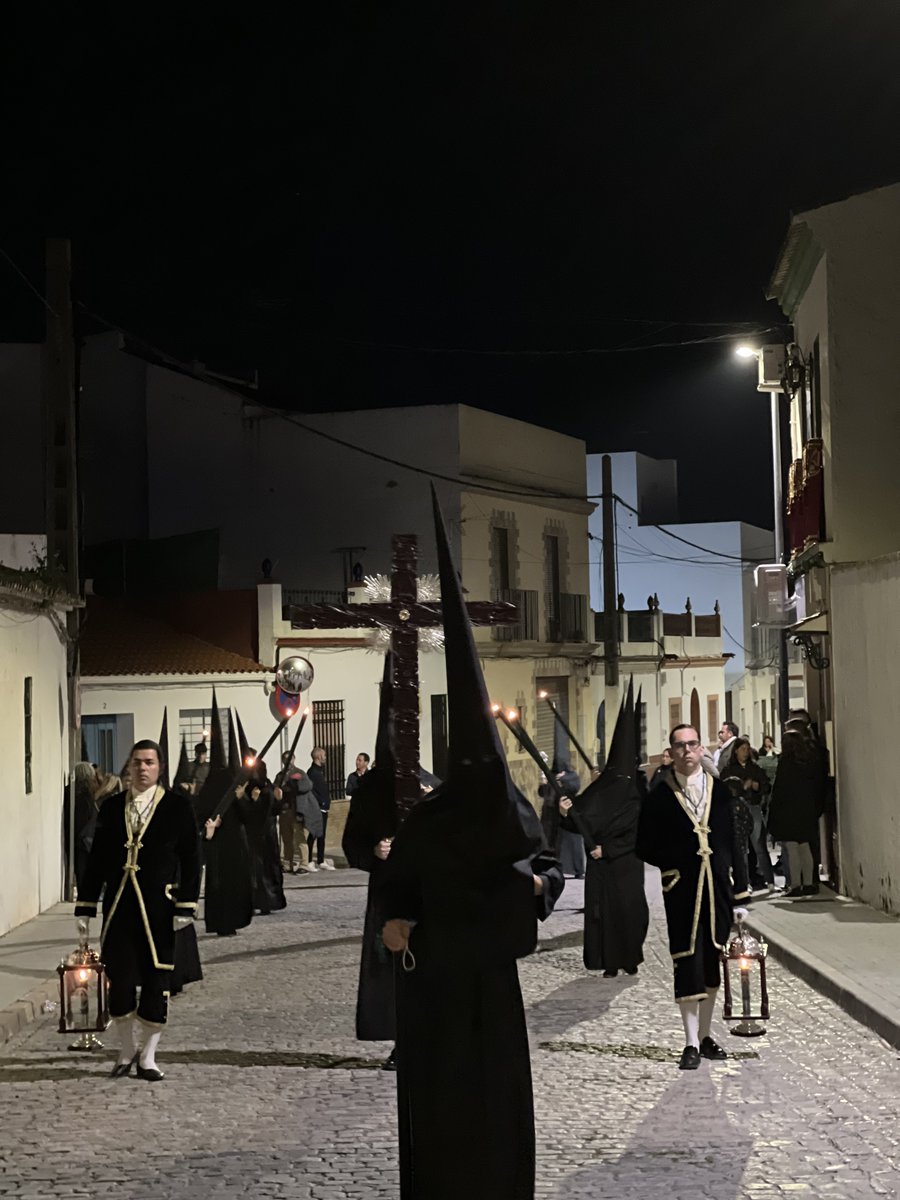 La Cruz de Guía por la calle Trabajadores