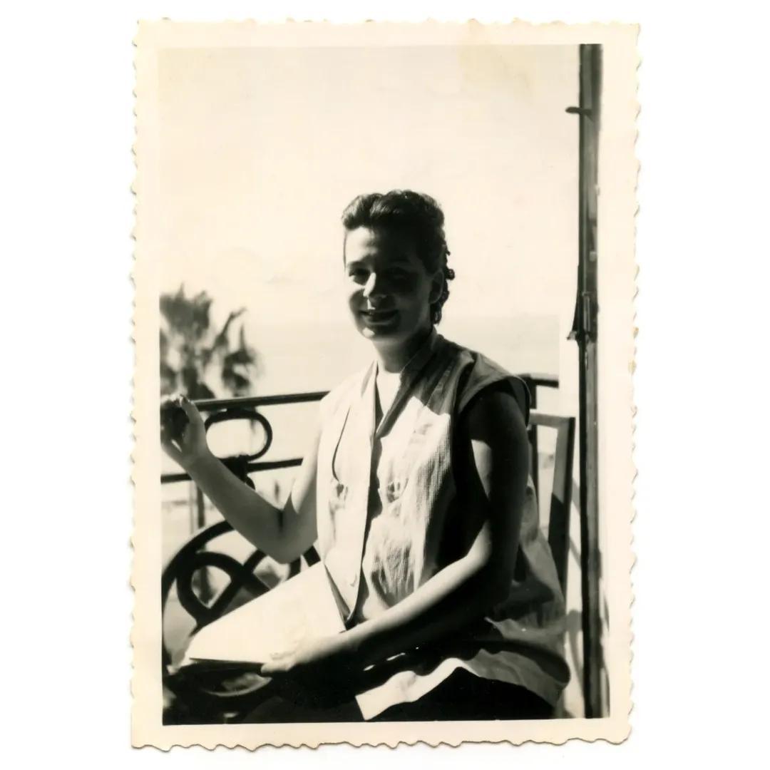 elarchivove's tweet image. (1/3)
Lamentamos recibir la noticia del fallecimiento de Mercedes Enriqueta (Checheta) López Contreras de Blanco, doctora en medicina e hija del expresidente Eleazar López Contreras.

Foto #AutorNoIdentificado, Mercedes Enriqueta López Contreras de Blanco, #Niza, #Francia
S/f