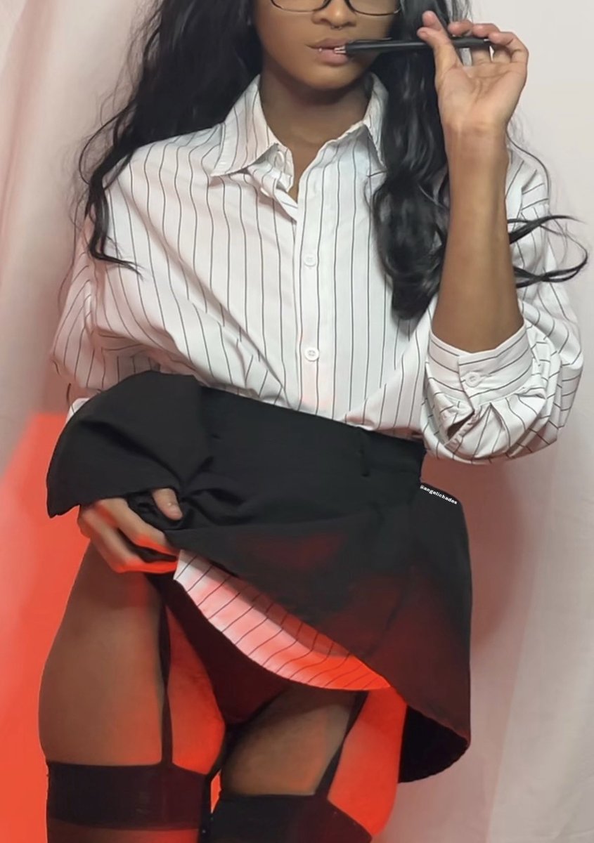 angelichades's tweet photo. office siren geto is CEO gojo’s biggest distraction, send tweet. https://t.co/JrOGeM1nPJ
