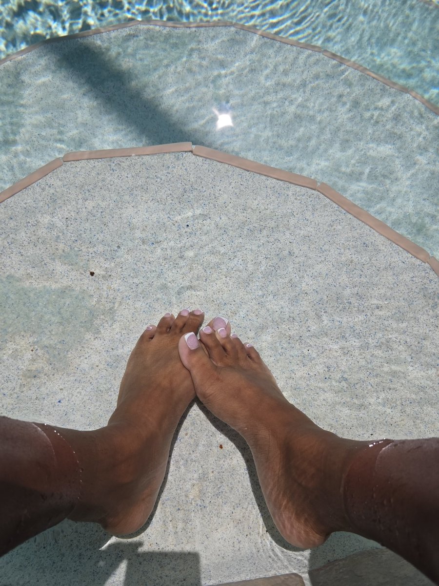 HWRFEET's tweet photo. https://t.co/o09bUNGlhA