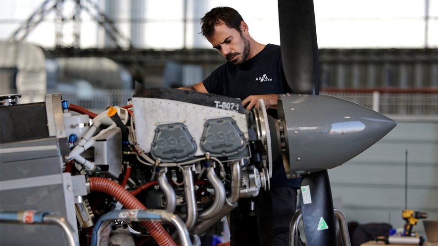 [Aviation] <a href="/ladepechedumidi/">La Dépêche du Midi</a> 💬 « Comment attirer les talents dans l’aérien ? » La Chaire Pégase dévoilera son rapport sur le sujet lors d’un événement à l’<a href="/AeroclubFrance/">Aéro-Club de France</a> le 27 mai 2025 
📝 ladepeche.fr/2025/04/12/com… #avgeek #LesPionniersdeLAvenir ✈️ <a href="/mathieusimonnet/">Mathieu Simonnet</a> 🪶