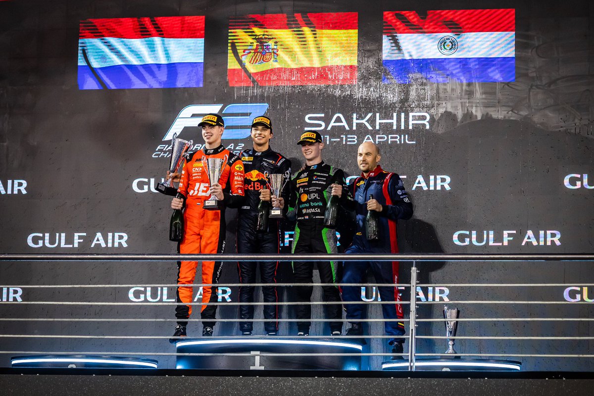 Tras un final épico, Joshua Duerksen conquistó otro podio 🏆 

Esta vez, se alzó en el tercer puesto en la Sprint de Sakhir 🥉