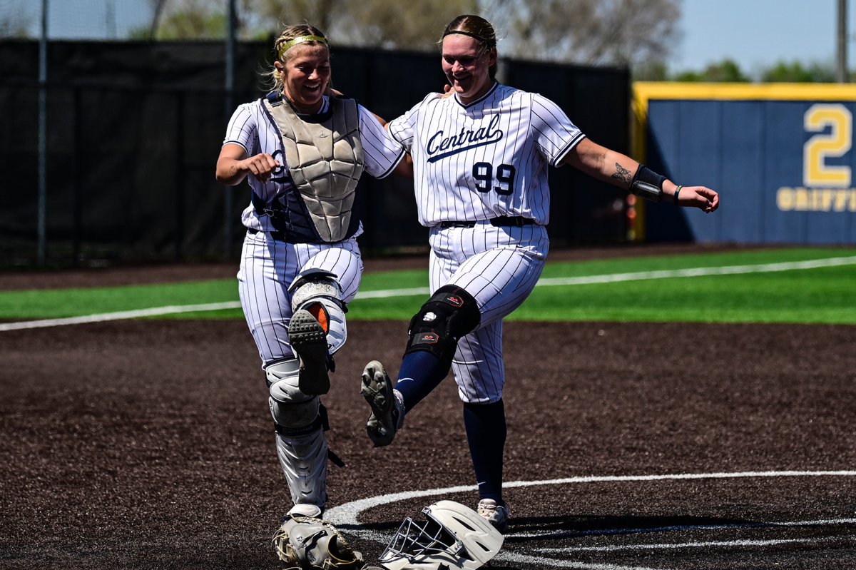 BRONCHOS WIN!

UCO goes 2-0 on Senior Say over FHSU winning game two, 2⃣0⃣-1!

<a href="/UCOSoftball/">UCOSoftball</a> x #RollChos