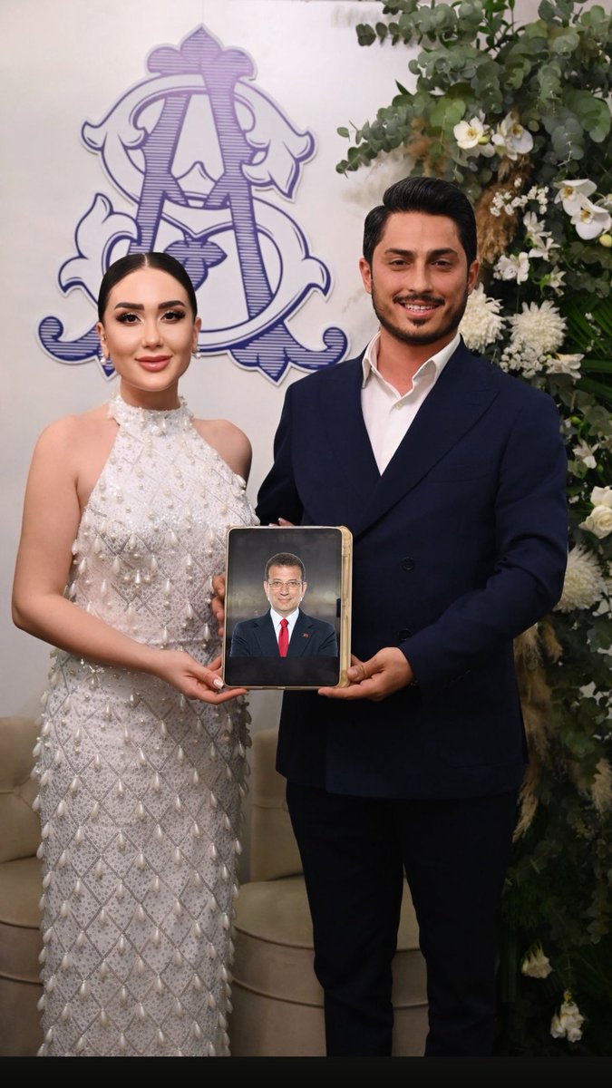 Ekrem Başkanımın bana bir sözü vardı; “İstemeye ben geleceğim” demişti.
Ama biliyoruz ki bugün değilse de yarın, bu ülkenin güzel sofralarına hep birlikte oturacağız.
Biz sözümüzü verdik…
Aşkla, umutla, demokrasiyle.
<a href="/ekrem_imamoglu/">Ekrem İmamoğlu</a> 

#ekrenimamoğluyalnızdegildir