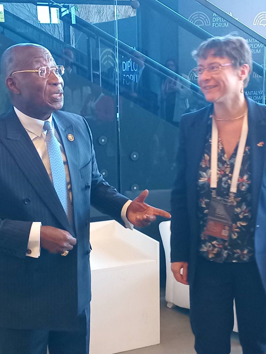 J’ai eu l’honneur d’échanger avec le Ministre <a href="/CI_Diplomatie/">Ministère des - Affaires Etrangères - RCI 🇨🇮</a> Léon Kacou Adom en marge du Forum diplomatique d’<a href="/AntalyaDF/">Antalya Diplomacy Forum</a> 

#MEET4DIPLOMACY