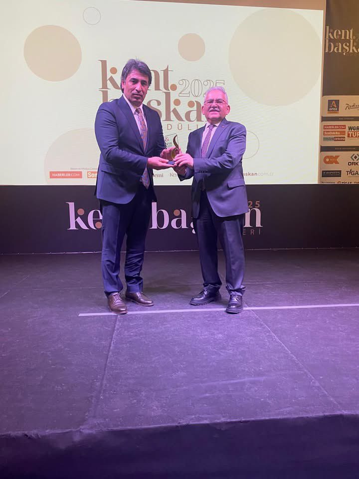 Değerli abim Karakeçili Belediye Başkanımız Sayın <a href="/Husyin_ozcelik_/">Hüseyin özçelik</a> almış olduğu “En Başarılı Belediye Başkanı” ödülü haberini gururla aldık. 
Başarılarının devamını diliyorum.