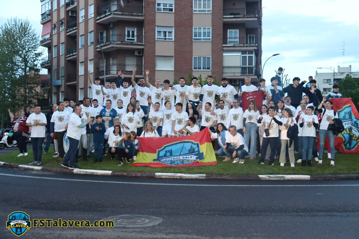 ¡Y nos fuimos a la fuente… oh, oh, oh! 🎶🎶🎶 #123Talavera #Campeones #ASegundaB