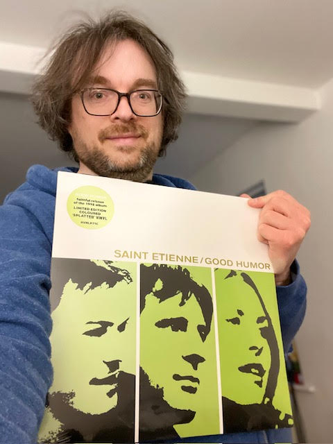 ColinsCuts's tweet photo. #PaulJWeston championed #SaintEtienne for the #ThreeOriginalsByEach feature during #ColinSpencer Programme #150

▶️https://t.co/Ft3VRNvw6I
to #DiscoverAndRemember @Paul_J_Weston and @bobpetesarah

Are all (any?) of Paul's cherished three the same you'd select?

#Interview #TOBE https://t.co/fO9FL24jNp
