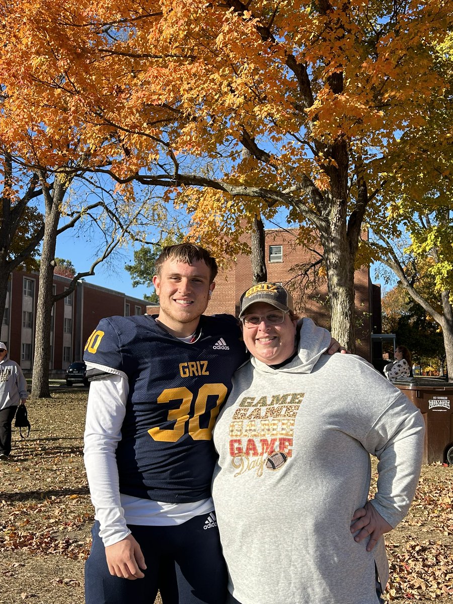 jlear75's tweet photo. Looking forward to tomorrow’s showcase, can’t wait for the season to start! @Jack_Lear32 @FCGrizFootball @ChampionsManual @CoachRock @CoachK_Ski @Coachkuz_ https://t.co/8zx32sXk9p