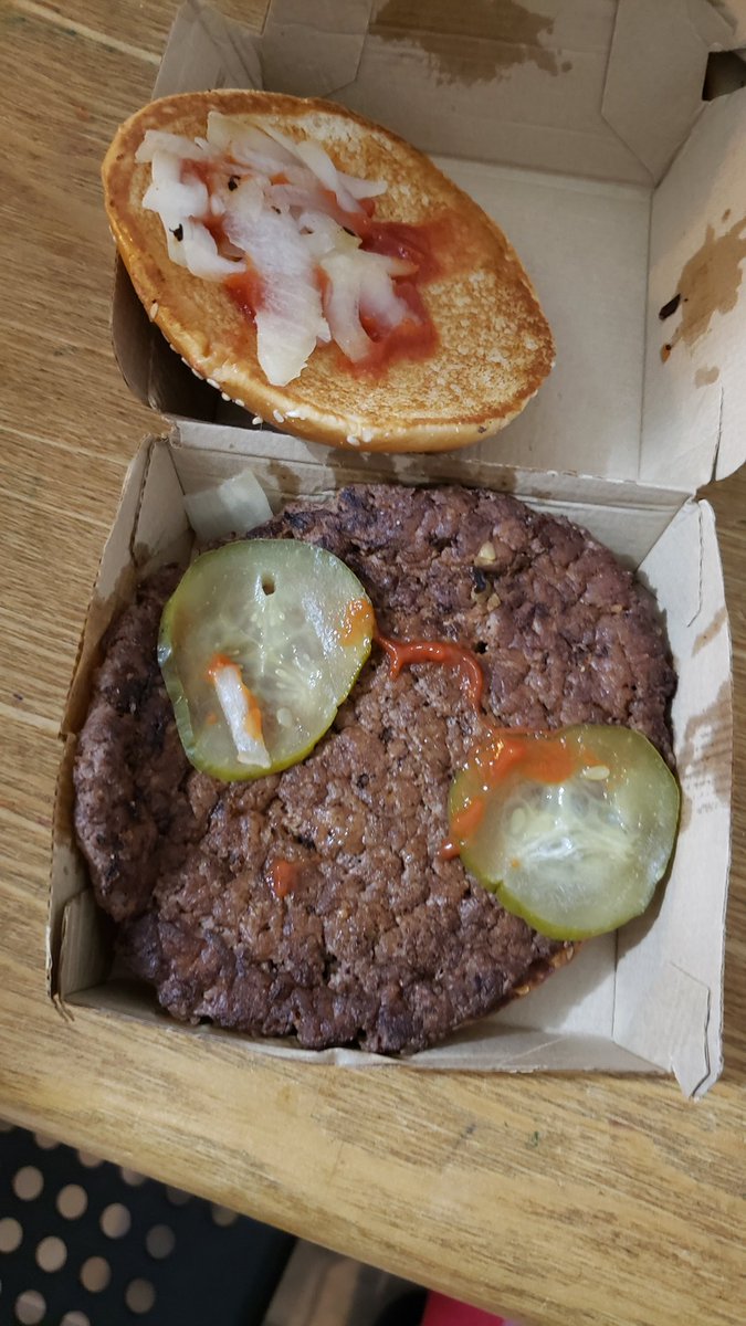 TIRAGroup1's tweet photo. @McDonalds ur food is getting worst every year. Now theres no cheese on the quarter pounder with cheese. Plus look at how it's presented. No quality at all!!
$MCD https://t.co/RKIYOAfDnu