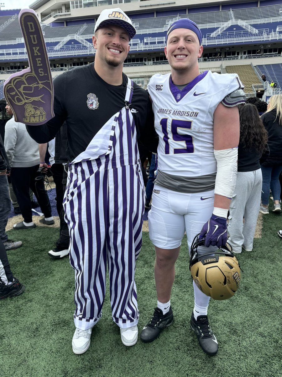 Gotta love the dukes <a href="/DippreLacota/">Lacota Dippre</a> <a href="/JMUFootball/">JMU Football</a> 💜💟🌂