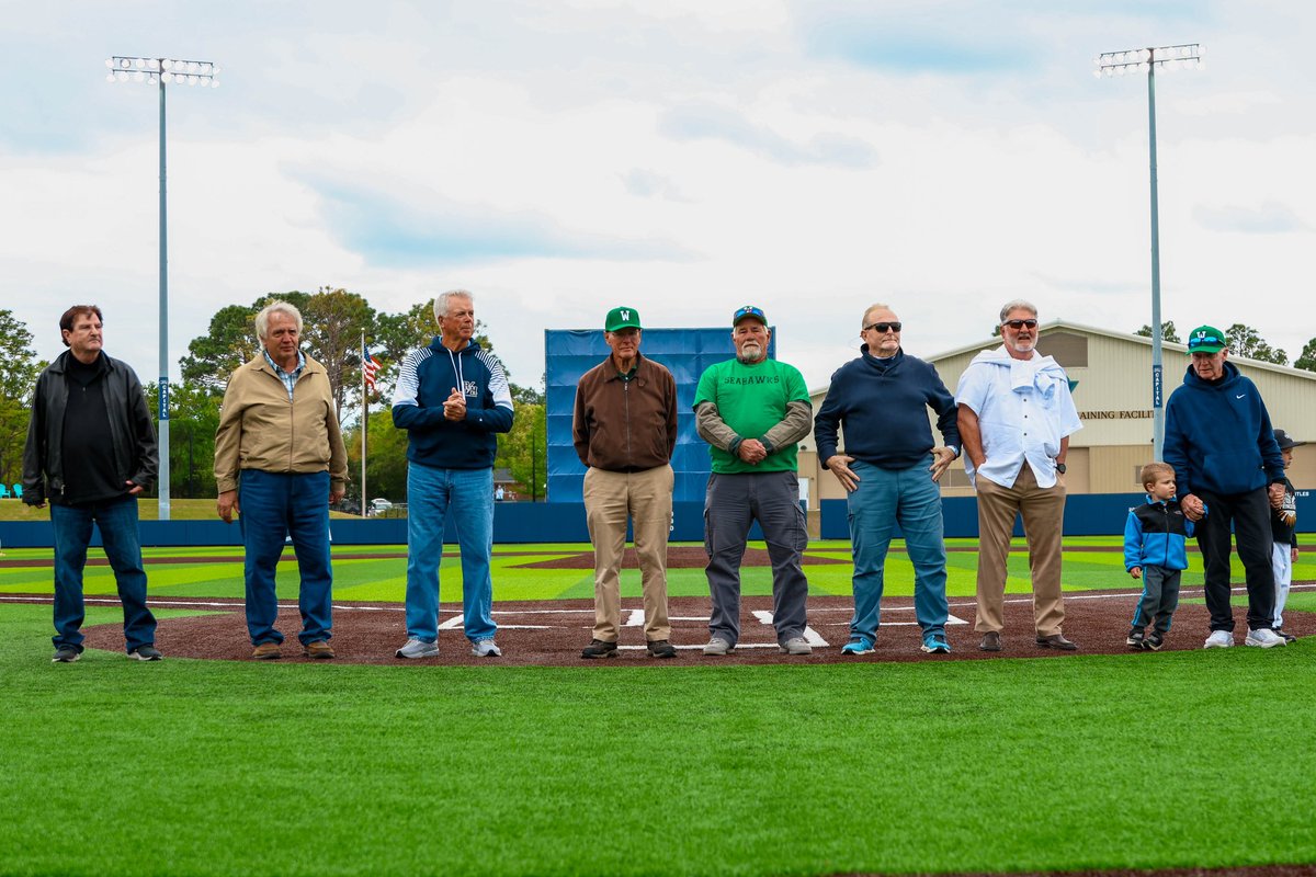 UNCWBaseball's tweet photo. welcome home, alumni!

Happy to recognize and welcome the 1975 and 2015 UNCW Baseball teams at Brooks today! 

#SeahawkBaseball https://t.co/jz0UyT229D