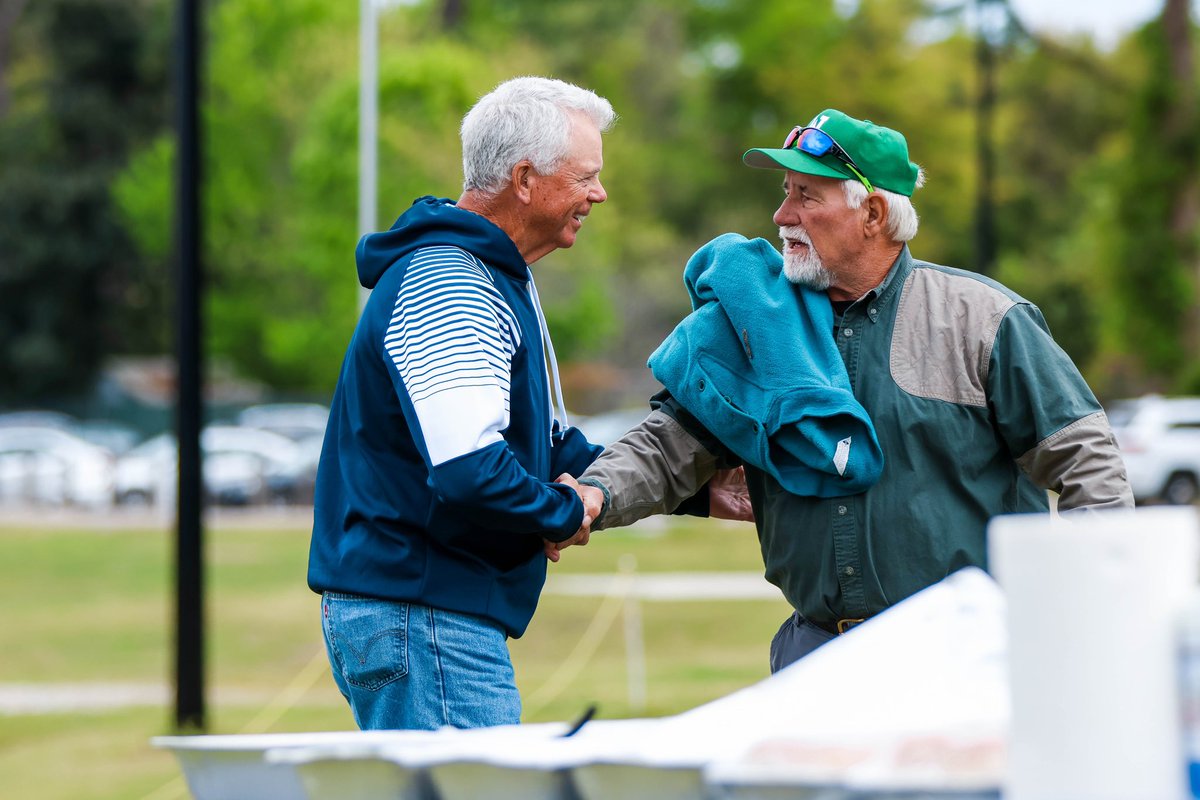 UNCWBaseball's tweet photo. welcome home, alumni!

Happy to recognize and welcome the 1975 and 2015 UNCW Baseball teams at Brooks today! 

#SeahawkBaseball https://t.co/jz0UyT229D