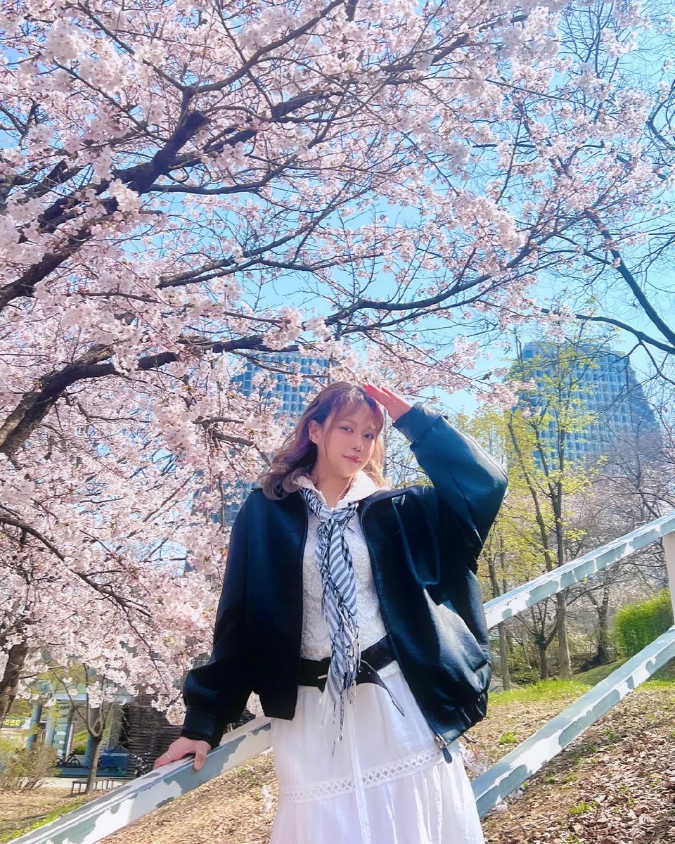 3piece_updates's tweet photo. ★ 110425
Iya's Instagram update
— Friends and sakura ⋆。˚ ❀
#3piece #쓰리피스 #피어올라 #Light_up https://t.co/0G9N6ISKnN