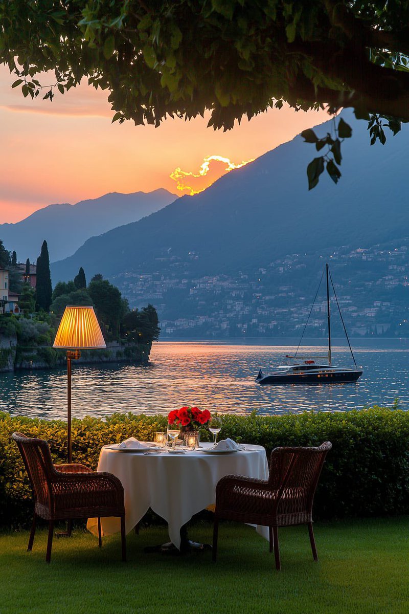 كنْت اشّتكي سرعة الأيام ويّاك
واليُوم اشّكي طولها
في غيّابك 
يشهد الله في غيابك
ما نسيتك
لو تشوف بواقع أيامي قطاعة
كل ما طق الوله باب احتريتك 
كل لحظة كل دقيقة كل ساعة