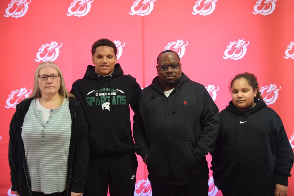 Jamare Scott (@_jamarescott) on Twitter photo Thank you <a href="/coachcodycoop/">Cody Cooper</a> for the invite and <a href="/MSUMDragons/">MSUM Dragons</a> for a great visit! I’m grateful that I got the opportunity to learn about what dragon football is all about. <a href="/oshkoshnorthfb/">Oshkosh North Football</a> <a href="/MJ_NFLDraft/">Mark Johnson</a> <a href="/PrepRedzoneWI/">Prep Redzone Wisconsin</a> Thank you <a href="/coachcodycoop/">Cody Cooper</a> for the invite and <a href="/MSUMDragons/">MSUM Dragons</a> for a great visit! I’m grateful that I got the opportunity to learn about what dragon football is all about. <a href="/oshkoshnorthfb/">Oshkosh North Football</a> <a href="/MJ_NFLDraft/">Mark Johnson</a> <a href="/PrepRedzoneWI/">Prep Redzone Wisconsin</a>