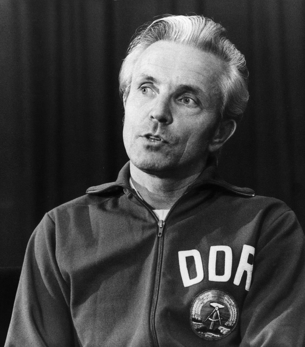 fussballgeekz's tweet photo. Georg Buschner was #DDR coach between 1970-1981 after leading #SCMotor/#CarlZeissJena to 3 #DDROberliga titles in 1963, 1968 &amp; 1970.

During his tenure, he led #EastGermany to #Olympics bronze in 1972, gold in 1976 &amp; guided his country to the 1974 #WorldCupFinals 🇩🇪. https://t.co/ZNj4VcP2Ky
