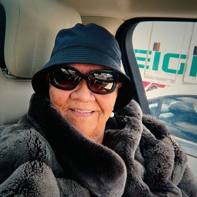 Ya vieron el documental de esta chad?
La madre de las estafas aka con mum