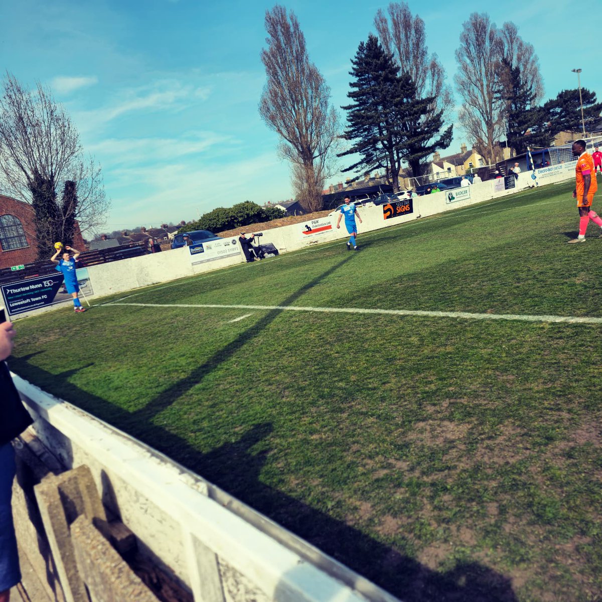 Robert1Williams's tweet image. First visit to watch Lowestoft Town FC today!  Amazing energy from the lads.  Really got into it…Need to up my Instagram game with some Lowestoft Town FC content now! #LowestoftTownFC #football #localteam