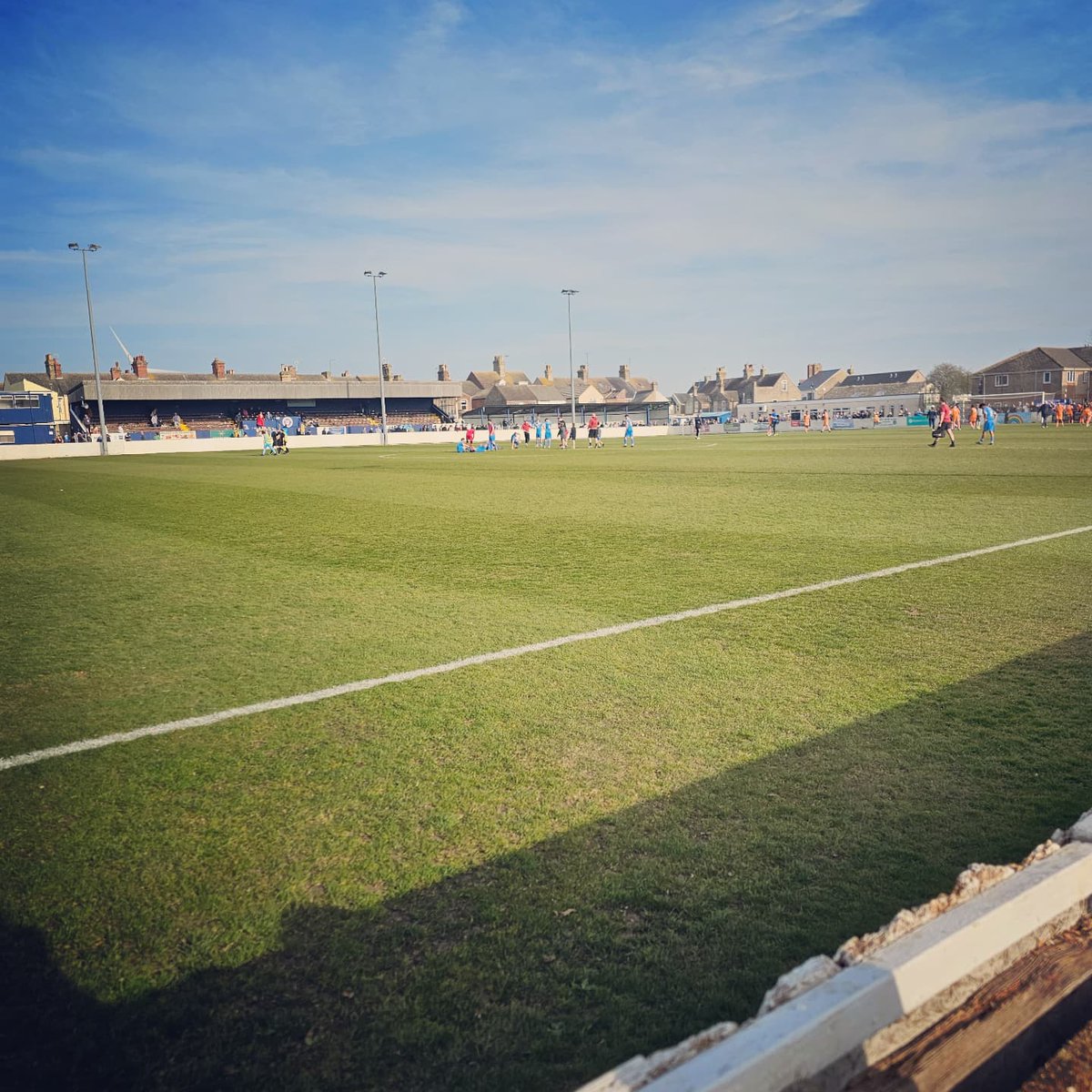 Robert1Williams's tweet image. First visit to watch Lowestoft Town FC today!  Amazing energy from the lads.  Really got into it…Need to up my Instagram game with some Lowestoft Town FC content now! #LowestoftTownFC #football #localteam