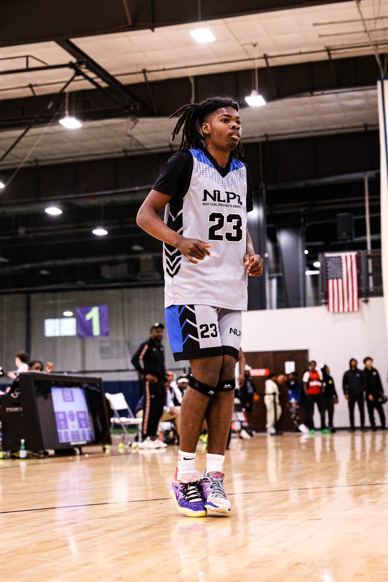 NLPB 336 CVE Kingston Carmichael 2027 6’5 SG, Top 10 SG in BIG SHOTS NC 2027 class out of Reynolds. Pure lefty stroke, bouncy, good size. Watched him workout last night while setting up the gym. He puts in the reps we see the results. 

#BIGSHOTS #RiseTipOff