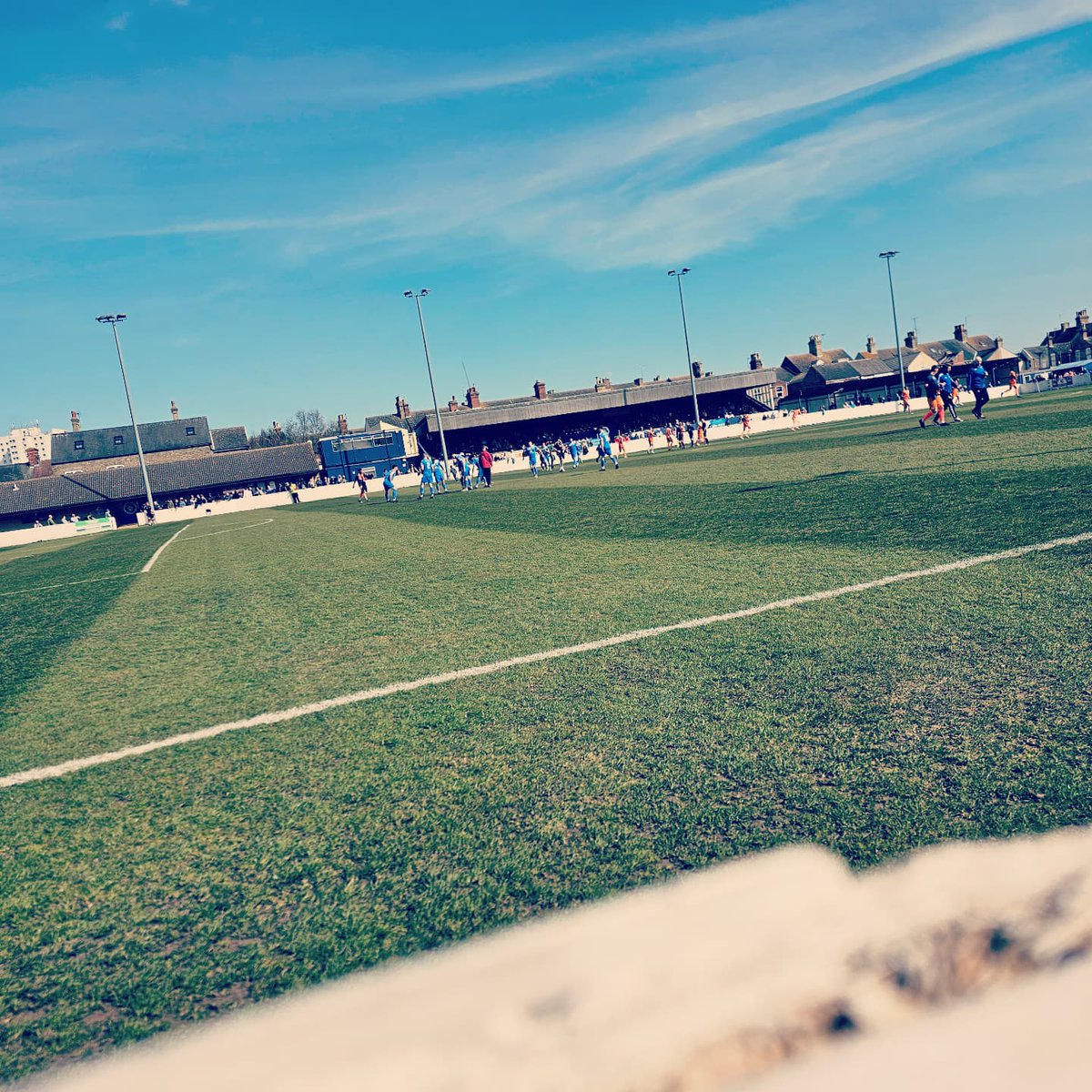 Robert1Williams's tweet image. First visit to watch Lowestoft Town FC today!  Amazing energy from the lads.  Really got into it…Need to up my Instagram game with some Lowestoft Town FC content now! #LowestoftTownFC #football #localteam