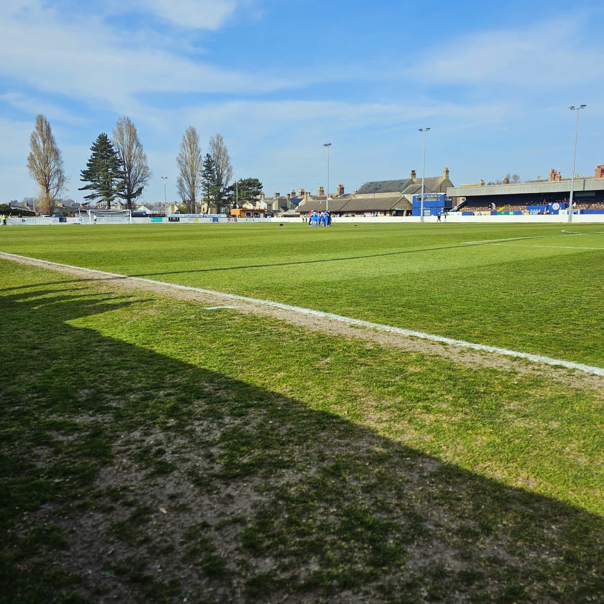 Robert1Williams's tweet image. First visit to watch Lowestoft Town FC today!  Amazing energy from the lads.  Really got into it…Need to up my Instagram game with some Lowestoft Town FC content now! #LowestoftTownFC #football #localteam