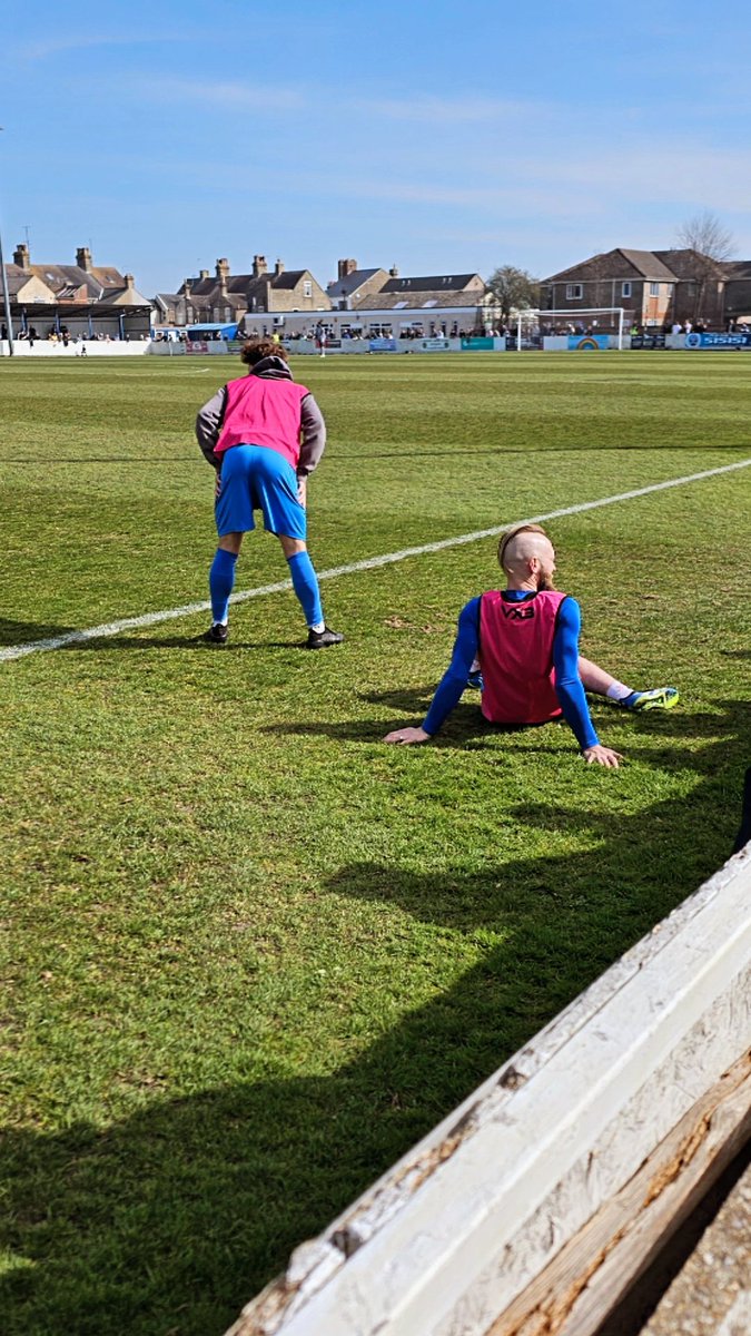 Robert1Williams's tweet image. First visit to watch Lowestoft Town FC today!  Amazing energy from the lads.  Really got into it…Need to up my Instagram game with some Lowestoft Town FC content now! #LowestoftTownFC #football #localteam