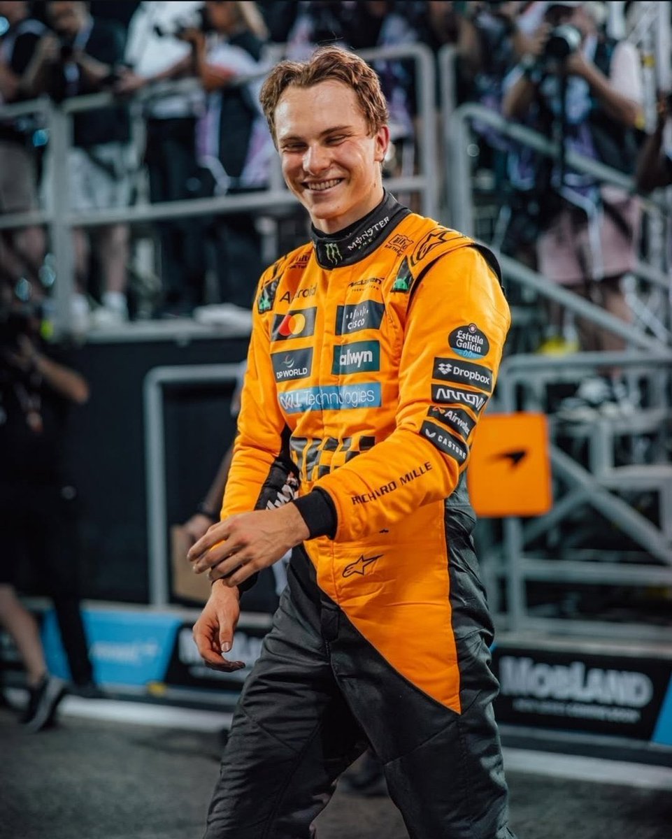 rosbergcore's tweet photo. he sacrificed his hairline for pole position https://t.co/JXS2kRwvmy