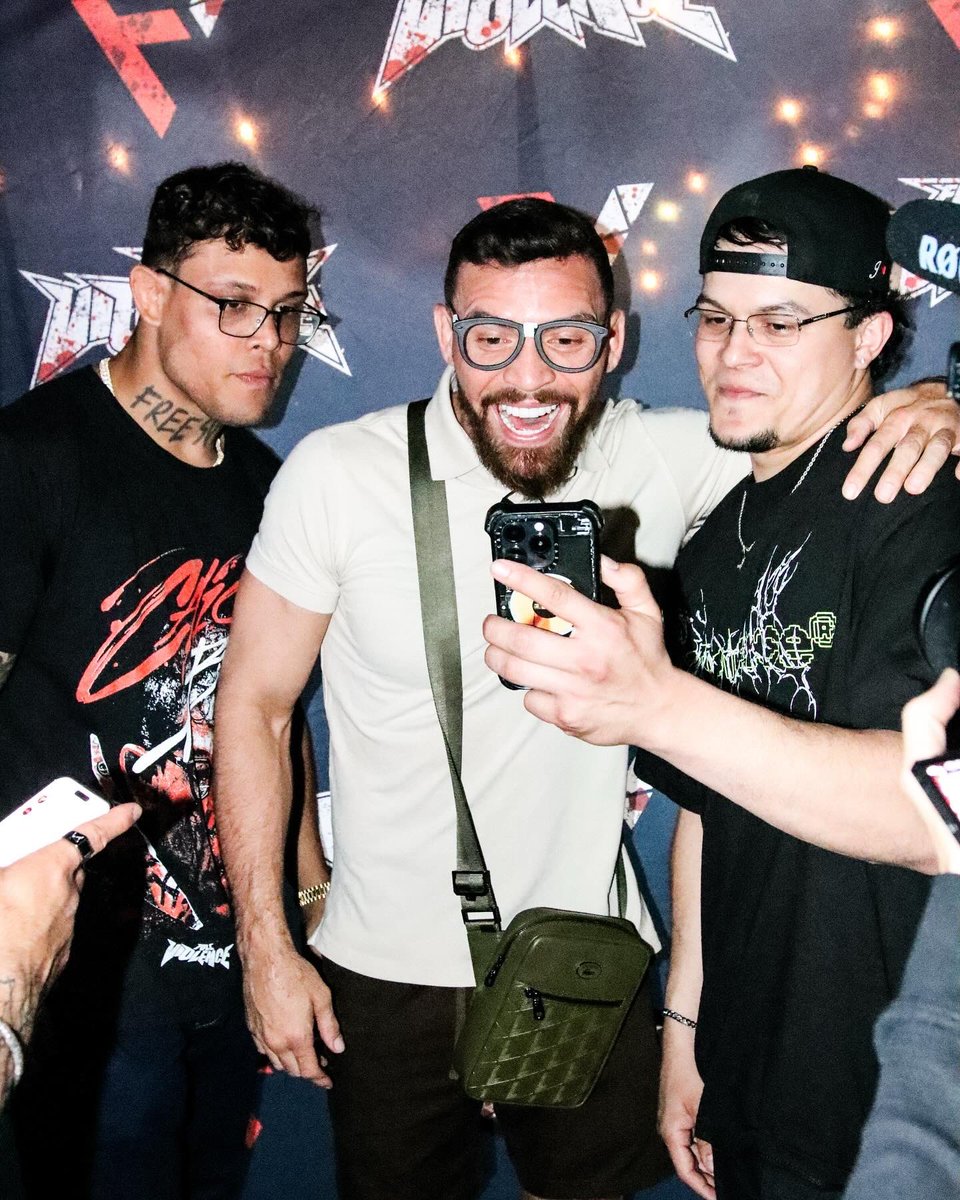 BamBamBudz's tweet image. The Dream Team 🔥

@BamBamBudz 🤝 @TreeOFive1 🤝 Full Violence

Last night was a vibe. 

#UFC314 goes down tonight!

Drop your fight picks in the comments below:

If you correctly predict the winner AND how the fight ends for these 3 matchups:
•Volkanovski vs. Diego Lopes…