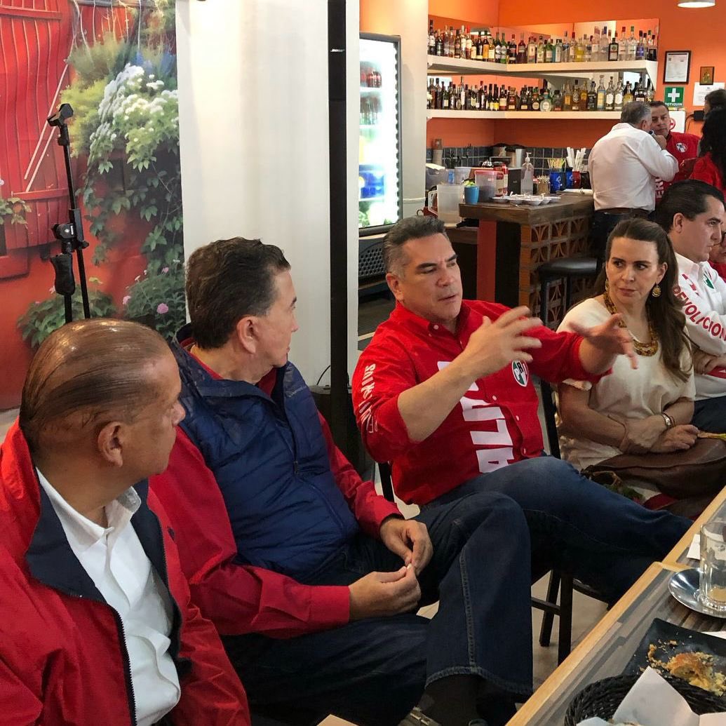 HectorYunes's tweet photo. Esta ha sido una gran jornada para el priismo veracruzano. 

Hoy nuestras mejores mujeres y mejores hombres, los que aportarán todo su prestigio y experiencia a las mejores causas de Veracruz, quienes nos representarán en la urnas el próximo primero de junio, https://t.co/RULcm1CqWZ