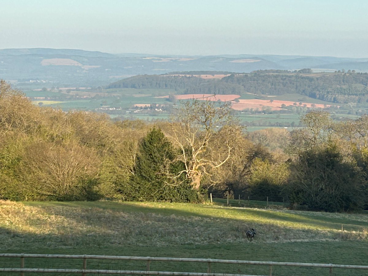 Different rhythm this year. Have been valuing a few days away BEFORE Easter. Easter week I look forward to sharing in an Interfaith module <a href="/queensfdn/">Queen's Foundation</a> led by the one and only <a href="/Drsmeeee/">Andrew Smith</a>.  Meanwhile sunset and sunrise across Shropshire/ Welsh hills and a blessed Holy Week.