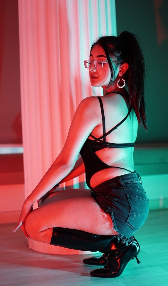 bloommiee's tweet photo. Pose 🌸 https://t.co/3kunfyeQdm