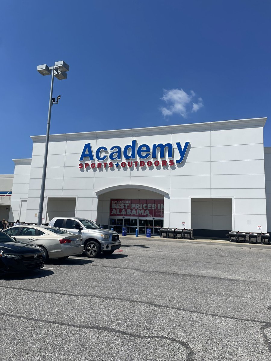 mozingo_ford's tweet photo. I don’t know what’s going on with the transfer portal in Knoxville but I know where to go for my outdoor needs @JoshPateCFB https://t.co/DsxezU7zxH