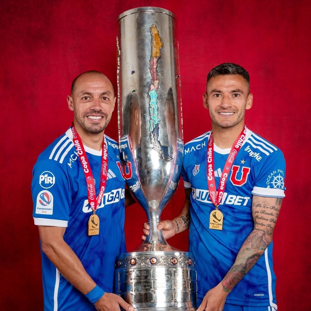 El impacto de la Generación Dorada volviendo al Fútbol Chileno:

Vidal terminó la mala racha de la U 
Medel terminó de matar a la uc
Diaz y Charles volvieron a hacer competitiva a la U

DIFERENCIAS!