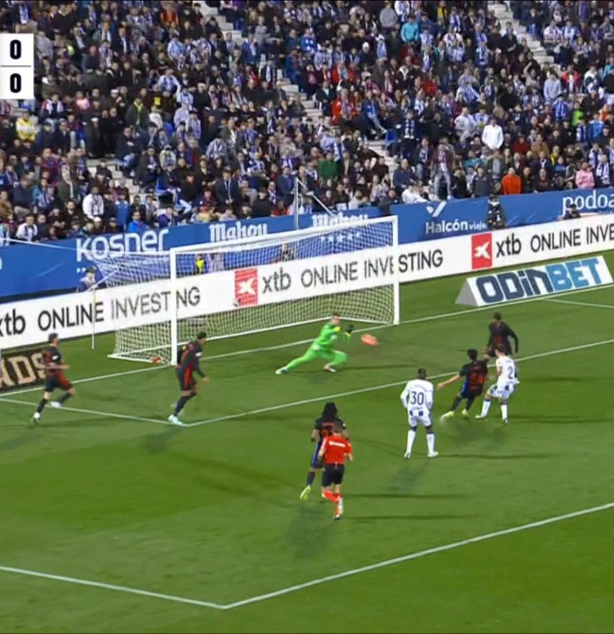 BarcaWorldwide's tweet photo. Unpopular opinion: 

Both Iñaki Peña and Ter Stegen would 99.9999% concede this goal! https://t.co/koR76FidDw