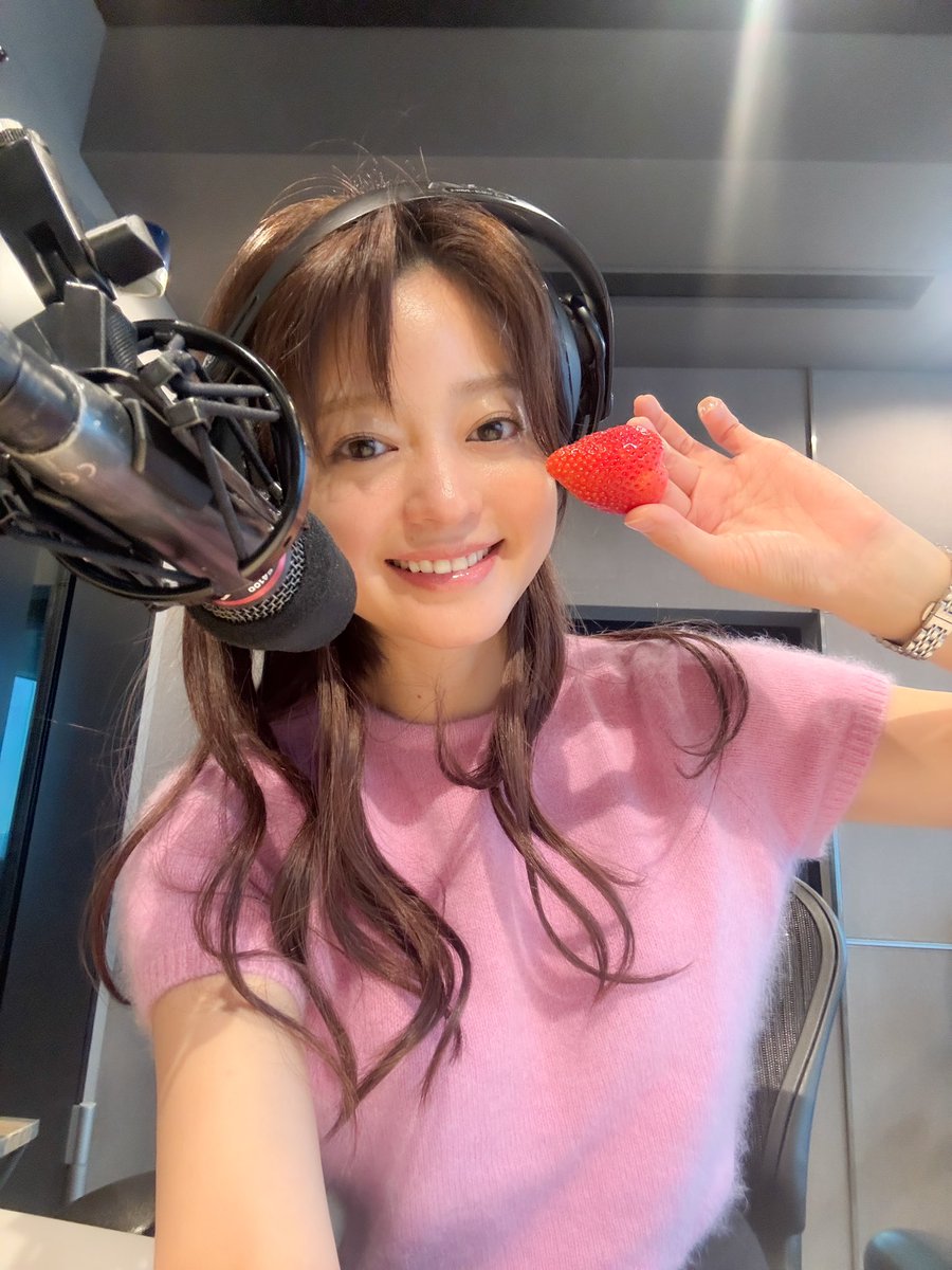 本日も J-WAVE 「early glory」 am6:00-9:00 目覚めのいちご🍓ビタミン
