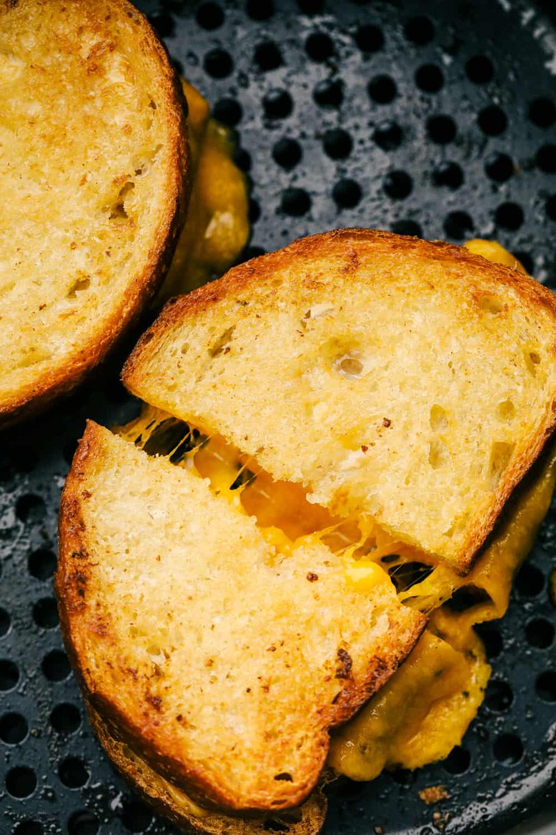 I want to introduce you to Air Fryer Grilled Cheese, the best grilled cheese sandwich that I have ever had! Perfectly grilled to a crunchy golden brown on the outside and melty goodness on the inside. It’s life-changing.
#nationalgrilledcheeseday

{therecipecritic.com/air-fryer-gril…}