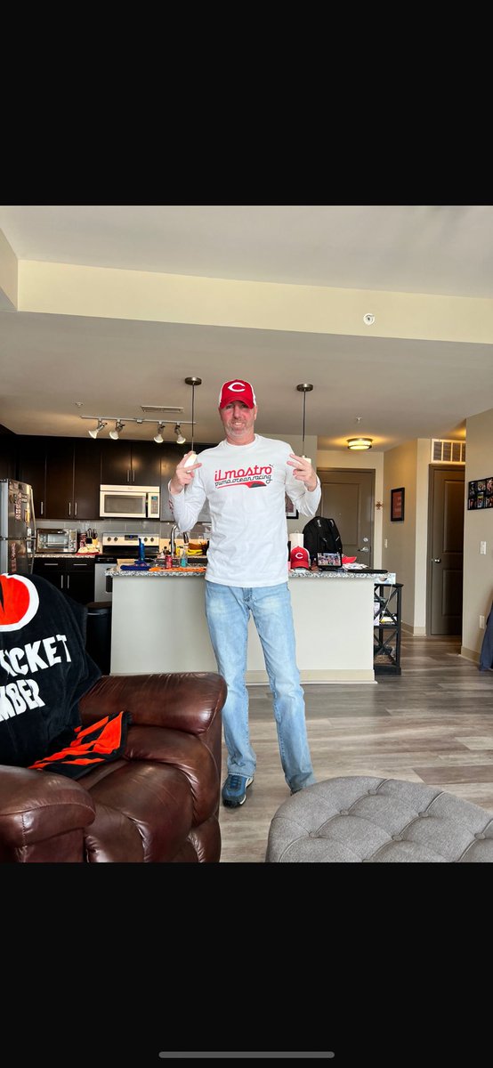 Delusional_OSU's tweet photo. Hello ladies. I’ll be out at the Bank tonight . Stop by and see me. Maybe you’ll get lucky. #gobucks https://t.co/iwIIzmpDZf